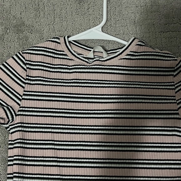 Used H&M shirt still in good condition - Picture 2 of 4